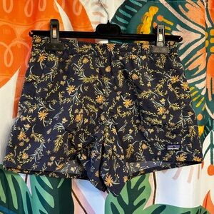 patagonia - floral shorts - XS